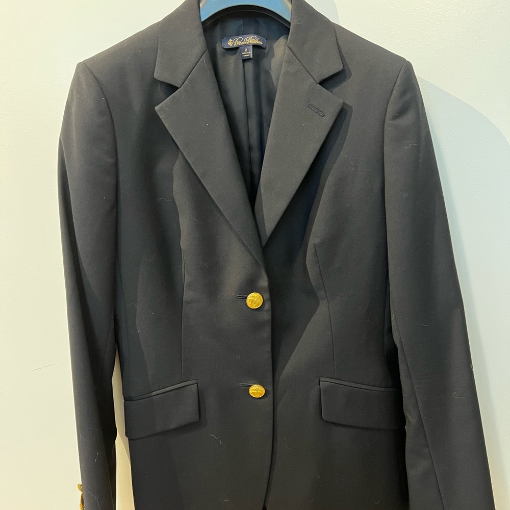 Classic Brooks Brothers sport coat. Golden Fleece buttons, navy.